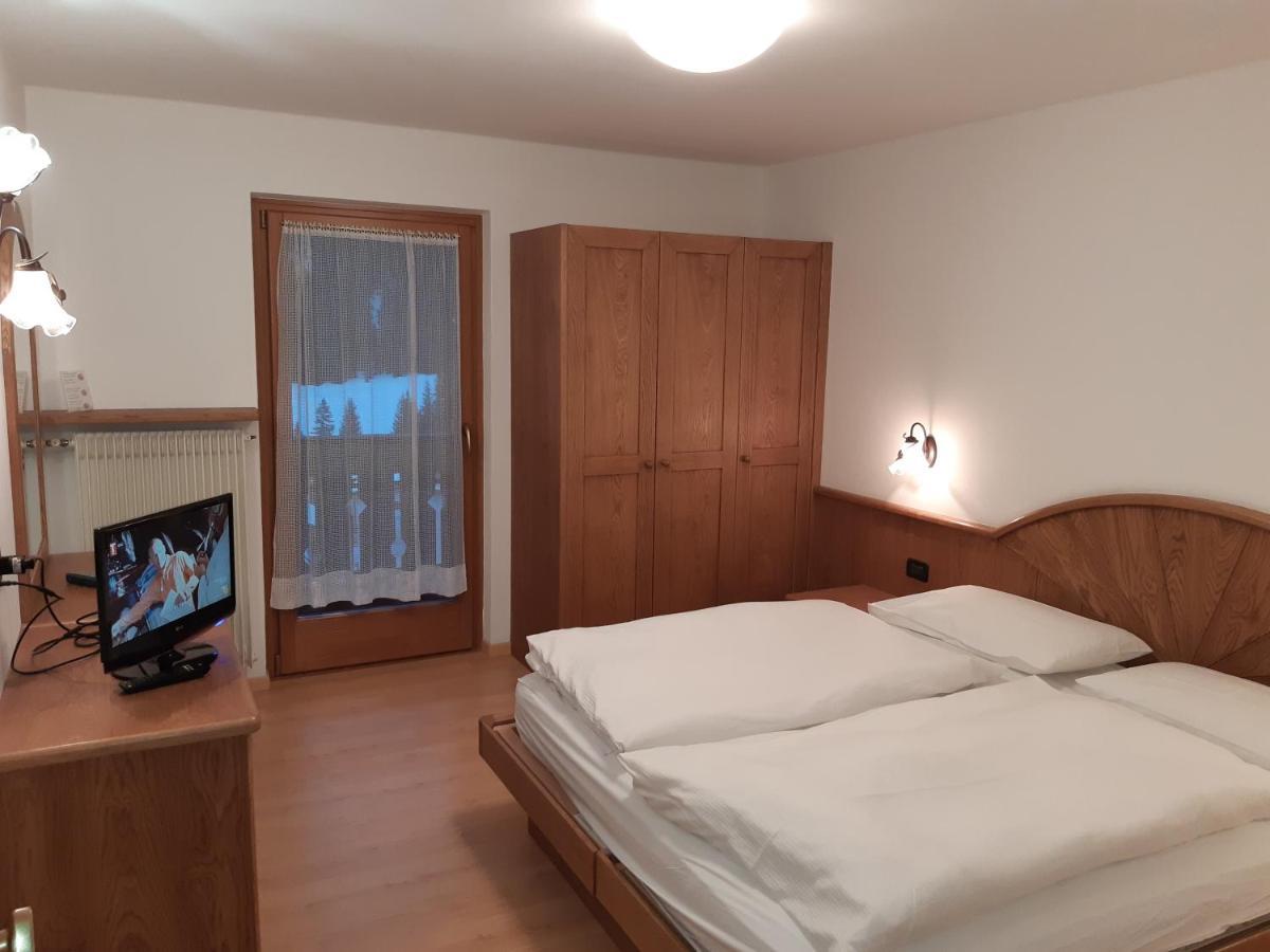 Albergo Arnica กานาเซย์ ภายนอก รูปภาพ