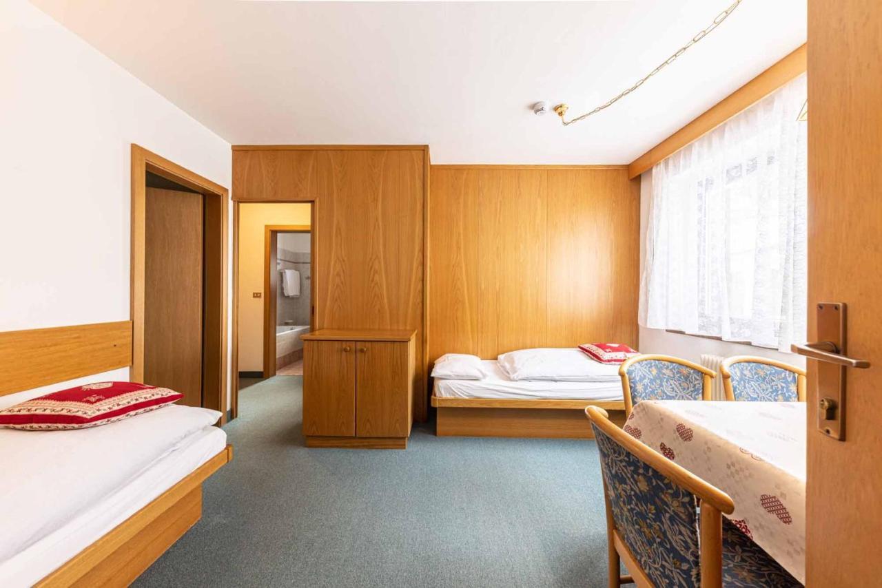 Albergo Arnica กานาเซย์ ภายนอก รูปภาพ