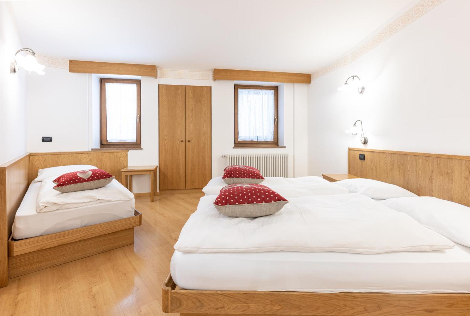 Albergo Arnica กานาเซย์ ภายนอก รูปภาพ