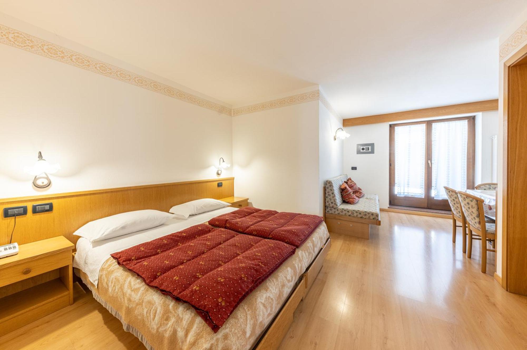 Albergo Arnica กานาเซย์ ภายนอก รูปภาพ
