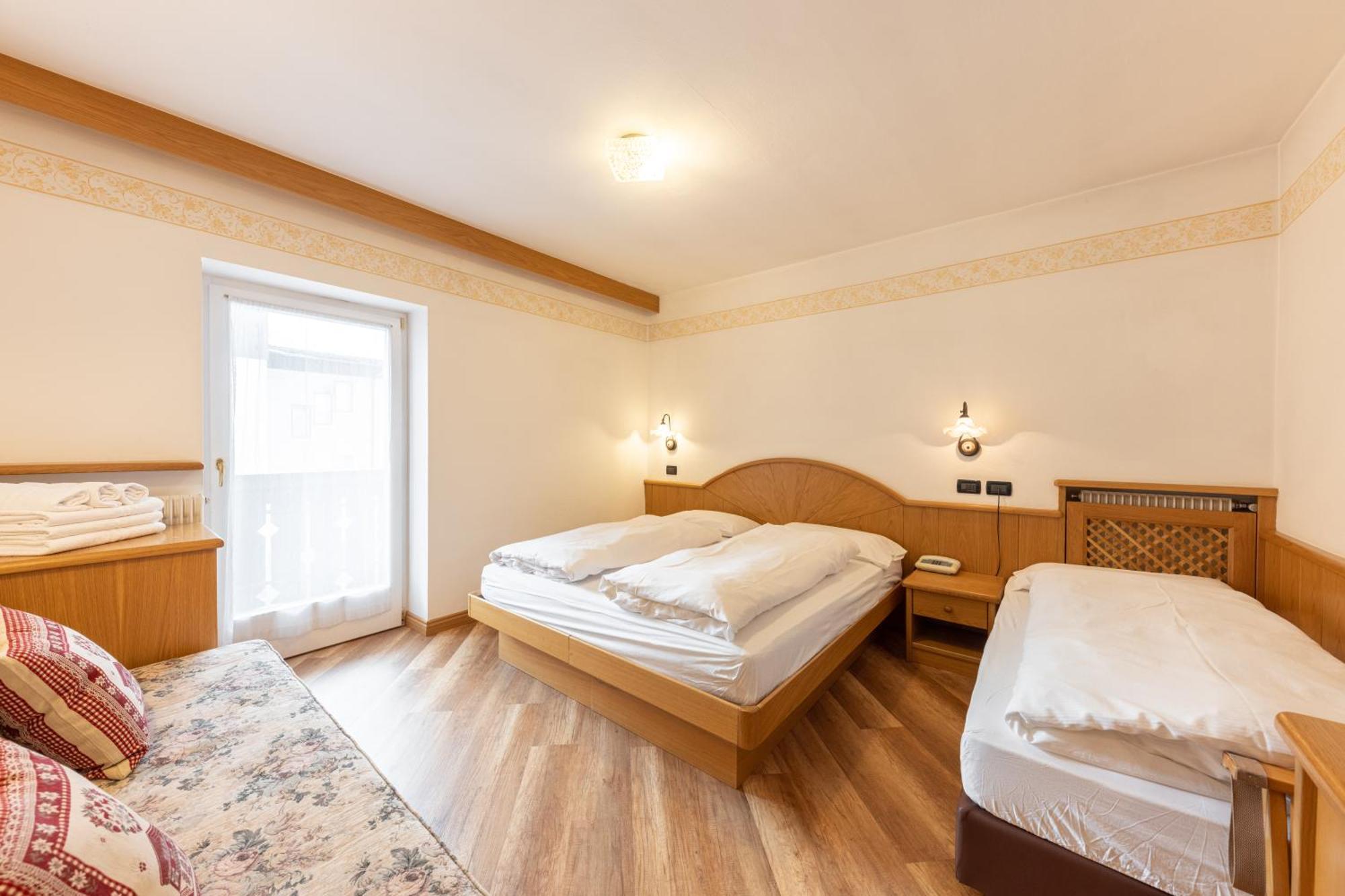 Albergo Arnica กานาเซย์ ภายนอก รูปภาพ