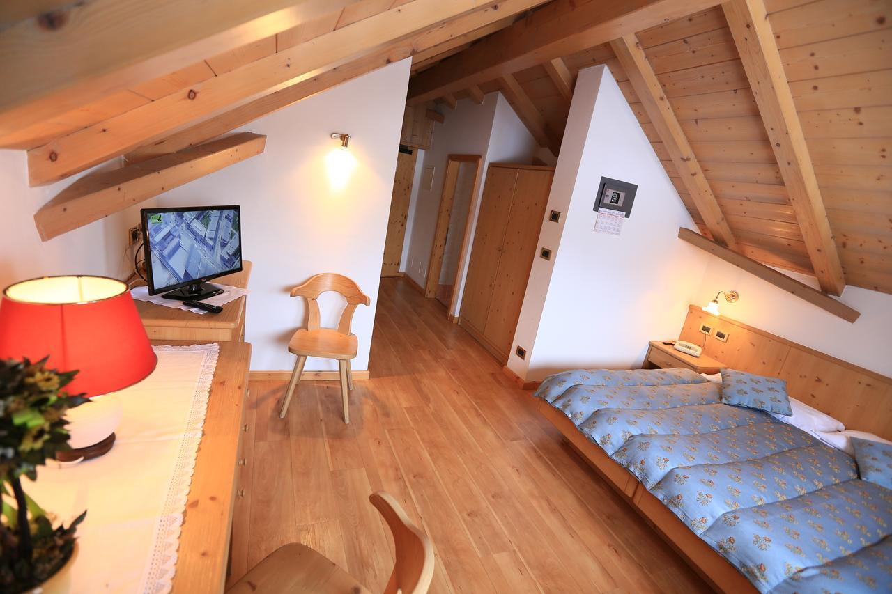 Albergo Arnica กานาเซย์ ภายนอก รูปภาพ