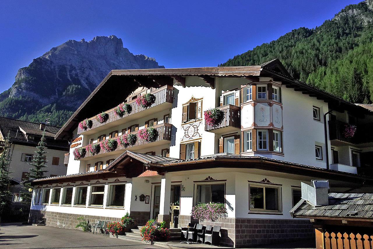 Albergo Arnica กานาเซย์ ภายนอก รูปภาพ