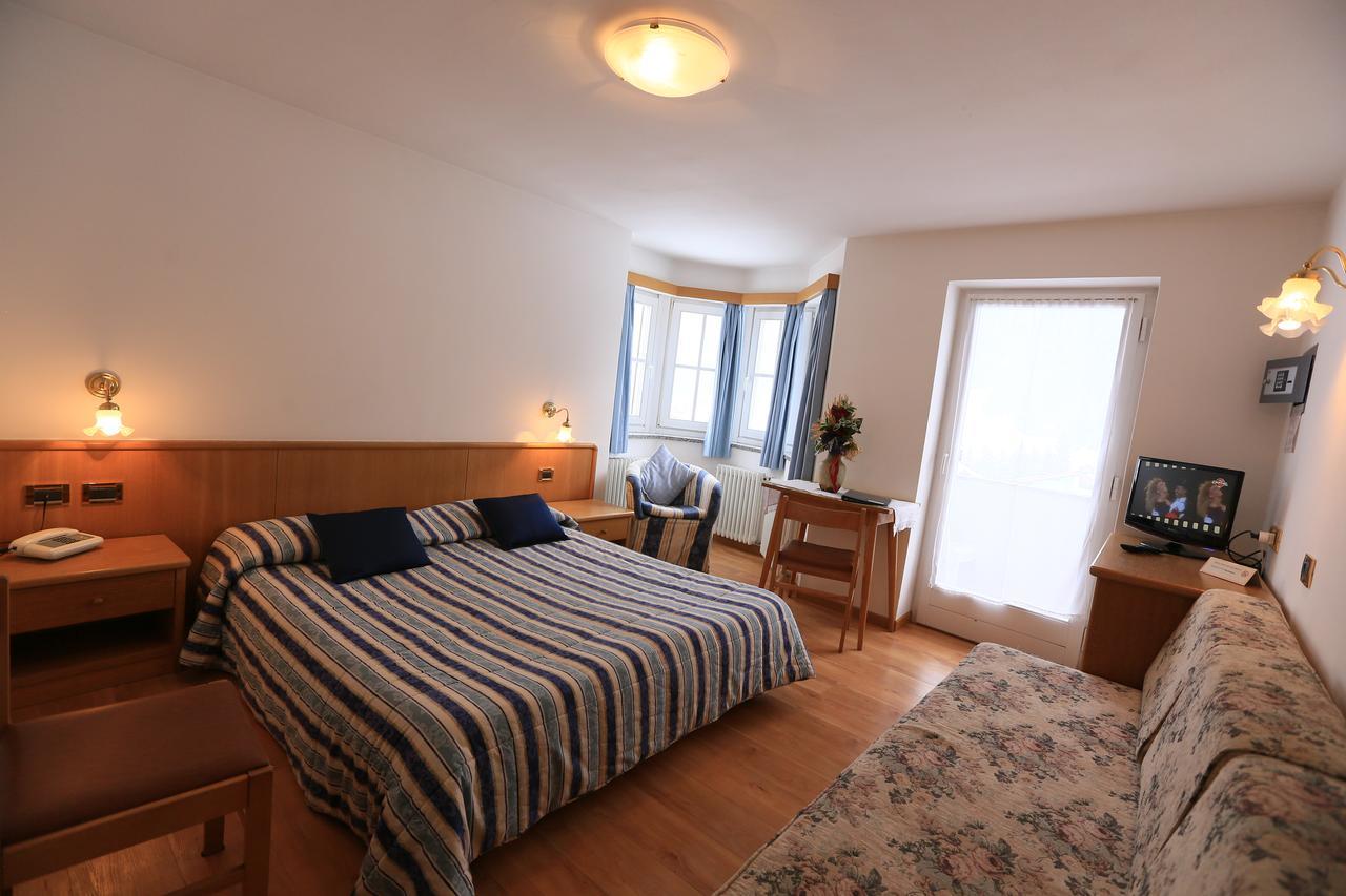 Albergo Arnica กานาเซย์ ภายนอก รูปภาพ
