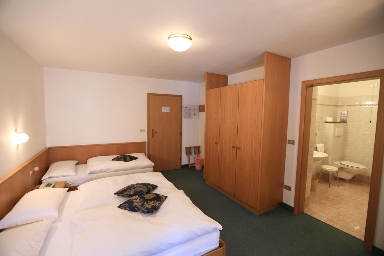 Albergo Arnica กานาเซย์ ภายนอก รูปภาพ