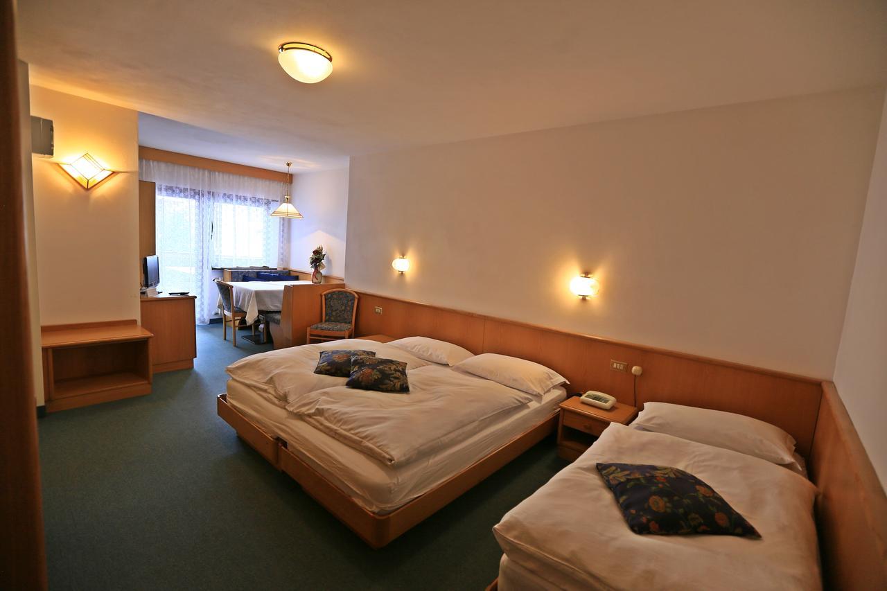 Albergo Arnica กานาเซย์ ภายนอก รูปภาพ