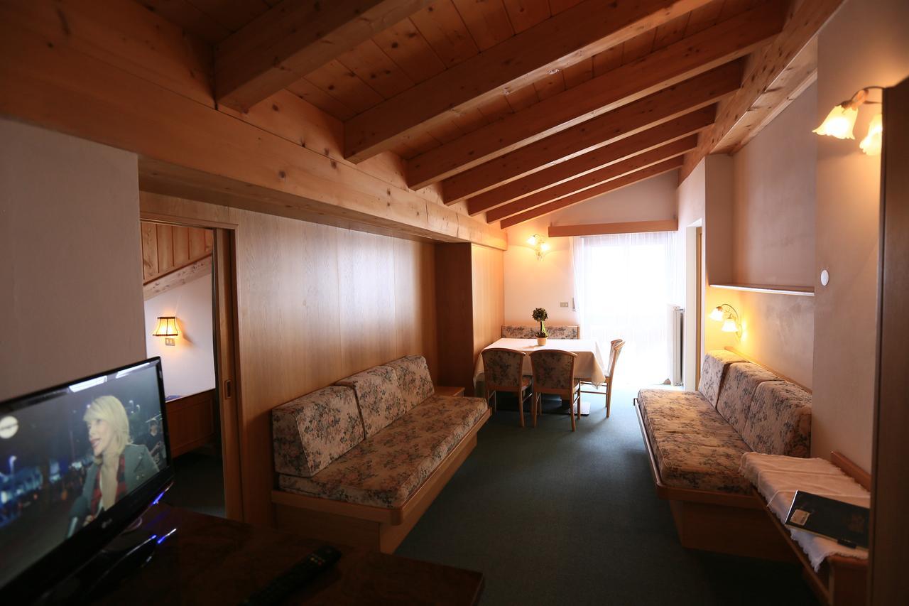 Albergo Arnica กานาเซย์ ภายนอก รูปภาพ